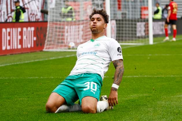 28.04.2024, xavx, Fussball 2.Bundesliga, SV Wehen Wiesbaden - SpVgg Greuther Fuerth emspor, v.l. Armindo Sieb (SpVgg Greuther Fürth) celebrate the goal, Der Torjubel zum 2:3 (DFL DFB REGULATIONS PROHIBIT ANY USE OF PHOTOGRAPHS as IMAGE SEQUENCES and or QUASI-VIDEO) Wiesbaden