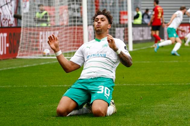 28.04.2024, xavx, Fussball 2.Bundesliga, SV Wehen Wiesbaden - SpVgg Greuther Fuerth emspor, v.l. Armindo Sieb (SpVgg Greuther Fürth) celebrate the goal, Der Torjubel zum 2:3 (DFL DFB REGULATIONS PROHIBIT ANY USE OF PHOTOGRAPHS as IMAGE SEQUENCES and or QUASI-VIDEO) Wiesbaden