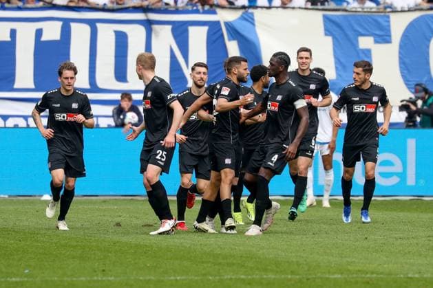 28.04.2024, xgox, Fussball 2.Bundesliga, 1.FC Magdeburg - VfL Osnabrueck emspor, v.l Jubel nach dem 1:1 durch Dave Gnaase (Osnabrueck, 26) . (DFL DFB REGULATIONS PROHIBIT ANY USE OF PHOTOGRAPHS as IMAGE SEQUENCES and or QUASI-VIDEO) Magdeburg