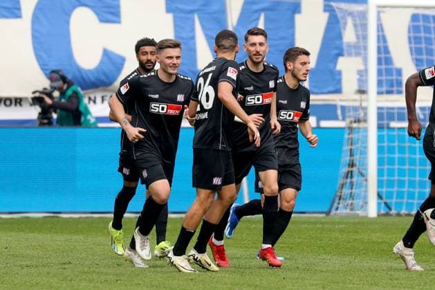 28.04.2024, xgox, Fussball 2.Bundesliga, 1.FC Magdeburg - VfL Osnabrueck emspor, v.l Jubel nach dem 1:1 durch Dave Gnaase (Osnabrueck, 26) . (DFL DFB REGULATIONS PROHIBIT ANY USE OF PHOTOGRAPHS as IMAGE SEQUENCES and or QUASI-VIDEO) Magdeburg