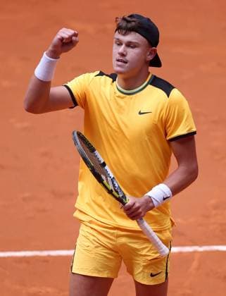 Holger Rune of Denmark celebrates Mutua Madrid Open, Day 7, Tennis, La Caja Magica, Madrid, Spain - 28 Apr 2024  Copyright: xEllaxLing Shutterstockx 14447603e