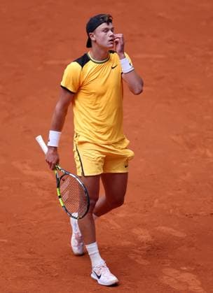 Holger Rune of Denmark frustrated Mutua Madrid Open, Day 7, Tennis, La Caja Magica, Madrid, Spain - 28 Apr 2024  Copyright: xEllaxLing Shutterstockx 14447603d