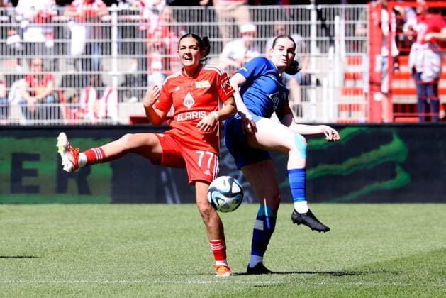DEU, Region, Frauen, 1.FC Union vs. Hertha BSC 28.04.2024, Stadion Alte Foersterei, Berlin, DEU, Region, Frauen, 1.FC Union vs. Hertha BSC im Bild: Athanasia Moraitou(1.FC Union Berlin 77), RONJA BORCHMEYER (Hertha BSC Frauen 2) DFL - regulations prohibit any use of Photographs as image sequences and or quasi-video Foto: Juergen Engler nordphoto GmbH