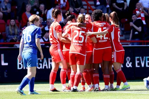 DEU, Region, Frauen, 1.FC Union vs. Hertha BSC 28.04.2024, Stadion Alte Foersterei, Berlin, DEU, Region, Frauen, 1.FC Union vs. Hertha BSC im Bild: 1:0 durch Sarah Abu Sabbah (1.FC Union Berlin 16), Unioner-Spielerin, MARE PRANKE (Hertha BSC Frauen 16) DFL - regulations prohibit any use of Photographs as image sequences and or quasi-video Foto: Juergen Engler nordphoto GmbH