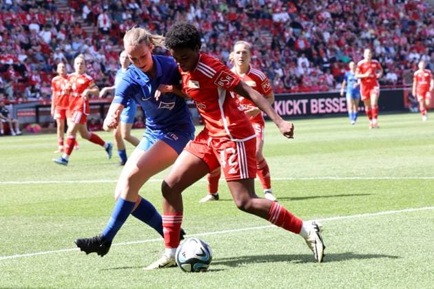 DEU, Region, Frauen, 1.FC Union vs. Hertha BSC 28.04.2024, Stadion Alte Foersterei, Berlin, DEU, Region, Frauen, 1.FC Union vs. Hertha BSC im Bild: Mathis Bruns (1.FC Union Berlin 43), SVENJA POOCK (Hertha BSC Frauen 4) DFL - regulations prohibit any use of Photographs as image sequences and or quasi-video Foto: Juergen Engler nordphoto GmbH