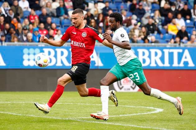 28.04.2024, xavx, Fussball 2.Bundesliga, SV Wehen Wiesbaden - SpVgg Greuther Fuerth emspor, v.l. Ivan Prtajin (SV Wehen Wiesbaden), Gideon Jung (SpVgg Greuther Fürth) (DFL DFB REGULATIONS PROHIBIT ANY USE OF PHOTOGRAPHS as IMAGE SEQUENCES and or QUASI-VIDEO) Wiesbaden