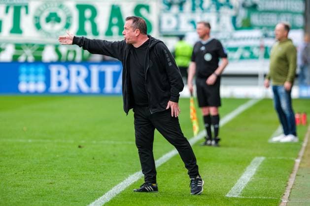 Markus Kauczinski (SV Wehen Wiesbaden, Trainer) Gestik, Mimik, Emotionen, GER, SV Wehen Wiesbaden vs. SpVgg Greuther Fuerth, Fussball, 2. Bundesliga, 31. Spieltag, Spielzeit 2023 2024, 28.04.2024 DFL REGULATIONS PROHIBIT ANY USE OF PHOTOGRAPHS AS IMAGE SEQUENCES AND OR QUASI-VIDEO GER, SV Wehen Wiesbaden vs. SpVgg Greuther Fuerth, Fussball, 2. Bundesliga, 31. Spieltag, Spielzeit 2023 2024, 28.04.2024 Wiesbaden