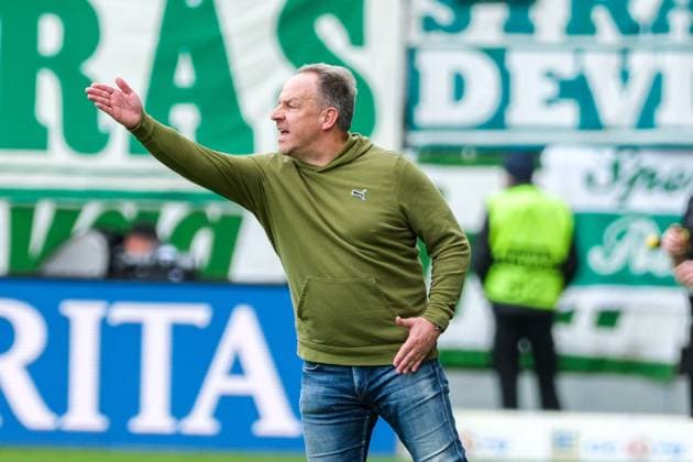 Alexander Zorniger (SpVgg Greuther Fuerth, Trainer) Gestik, Mimik, Emotionen, GER, SV Wehen Wiesbaden vs. SpVgg Greuther Fuerth, Fussball, 2. Bundesliga, 31. Spieltag, Spielzeit 2023 2024, 28.04.2024 DFL REGULATIONS PROHIBIT ANY USE OF PHOTOGRAPHS AS IMAGE SEQUENCES AND OR QUASI-VIDEO GER, SV Wehen Wiesbaden vs. SpVgg Greuther Fuerth, Fussball, 2. Bundesliga, 31. Spieltag, Spielzeit 2023 2024, 28.04.2024 Wiesbaden