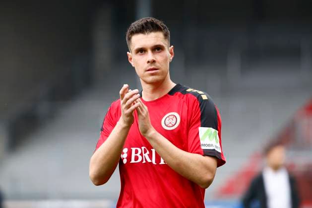 28.04.2024, xavx, Fussball 2.Bundesliga, SV Wehen Wiesbaden - SpVgg Greuther Fuerth emspor, v.l. John Iredale (SV Wehen Wiesbaden) enttaeuscht, enttaeuscht schauend, dissapointed (DFL DFB REGULATIONS PROHIBIT ANY USE OF PHOTOGRAPHS as IMAGE SEQUENCES and or QUASI-VIDEO) Wiesbaden