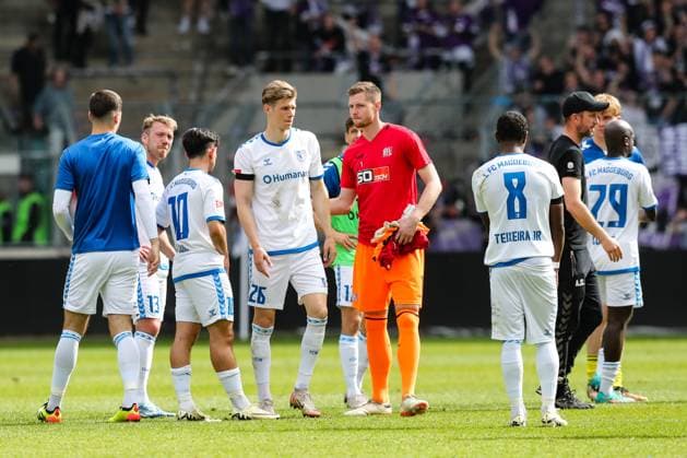 Luca Schuler (1. FC Magdeburg,26) und Torwart Lennart Grill (VfL Osnabrück,1) - 2. Fußball Bundesliga Saison 2023-2024 1. FC Magdeburg vs. VfL Osnabrück in der MDCC Arena in Magdeburg - Aktion,Fußball,Mann,Männer,Deutschland,28.04.2024