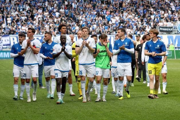 28.04.2024, xgox, Fussball 2.Bundesliga, 1.FC Magdeburg - VfL Osnabrueck emspor, v.l. Eldin Dzogovic (Magdeburg, 4), Tobias MoÂ¼ller (Magdeburg, 21), Emir Kuhinja (Magdeburg, 18), Amara Conde (Magdeburg, 29), Luca Schuler (Magdeburg, 26), Alexander Nollenberger (Magdeburg, 17 ), Andi Hoti (Magdeburg, 3) (DFL DFB REGULATIONS PROHIBIT ANY USE OF PHOTOGRAPHS as IMAGE SEQUENCES and or QUASI-VIDEO) Magdeburg