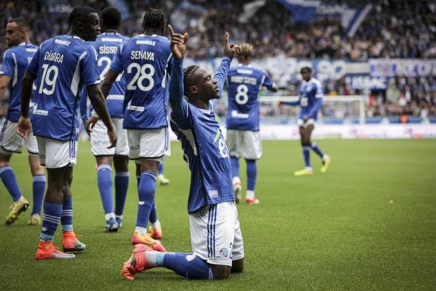 Joie des joueurs du RC Strasbourg apres le but de DILANE BAKWA 26 (RCS) FOOTBALL : Ligue 1 RC Strasbourg vs Niza - 28 04 2024 (Strasbourg - France) ElyxandroCegarra Panoramic 