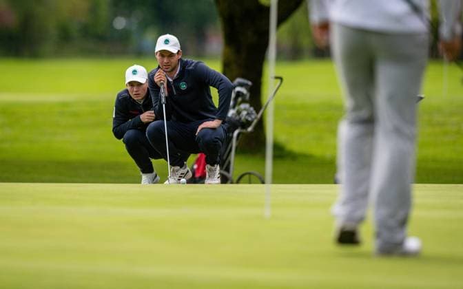 Golf, Saison 2023 24, NRW-Meisterschaften, 28.04.2024, Willy-Schniedwind-Mannschaftspreis, Herren, Ausrichter GC Wasserburg Anholt v.l.: Maximilian Wilms (GC Hubbelrath), Christian Hellwig (GC Hubbelrath), Anholt Sportanlage GC Wasserburg Anholt Nordrhein-Westfalen Deutschland