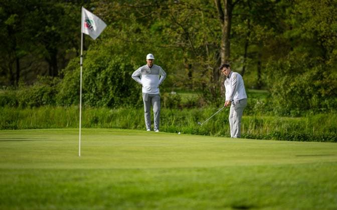 Golf, Saison 2023 24, NRW-Meisterschaften, 28.04.2024, Willy-Schniedwind-Mannschaftspreis, Herren, Ausrichter GC Wasserburg Anholt v.l.: Robert Bunnefeld (Essen-Heidhausen), Richard Schumann (Essen-Heidhausen), Anholt Sportanlage GC Wasserburg Anholt Nordrhein-Westfalen Deutschland