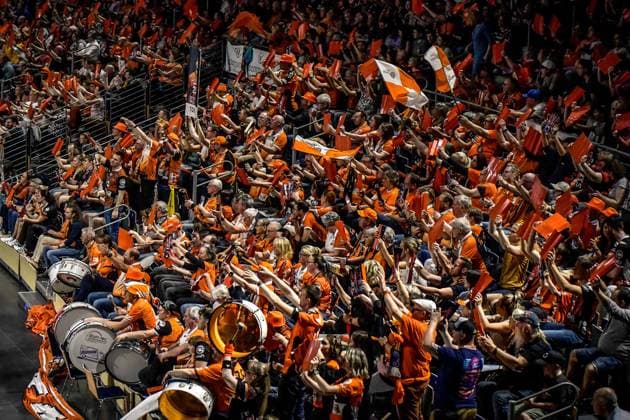 Volleyball 1.Bundesliga Herren Finale - Sp.5, Berlin Recycling Volleys vs. VfB Friedrichshafen 28.04.2024, xdanx, Volleyball 1.Bundesliga Herren Finale - Sp.5, Berlin Recycling Volleys vs. VfB Friedrichshafen, v.l. BR Volleys Fan Kurve Berlin Max Schmeling Halle Berlin Deutschland (DEU) Copyright: xDanielxLakomskix