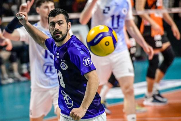 Volleyball 1.Bundesliga Herren Finale - Sp.5, Berlin Recycling Volleys vs. VfB Friedrichshafen 28.04.2024, xdanx, Volleyball 1.Bundesliga Herren Finale - Sp.5, Berlin Recycling Volleys vs. VfB Friedrichshafen, v.l. Nikola Pekovic (VfB Friedrichshafen 10),schaut den Ball hinterher Berlin Max Schmeling Halle Berlin Deutschland (DEU) Copyright: xDanielxLakomskix