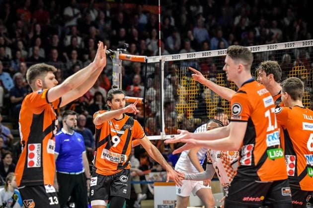 Volleyball 1.Bundesliga Herren Finale - Sp.5, Berlin Recycling Volleys vs. VfB Friedrichshafen 28.04.2024, xdanx, Volleyball 1.Bundesliga Herren Finale - Sp.5, Berlin Recycling Volleys vs. VfB Friedrichshafen, v.l. Timothee Carle (BR Volleys 9),Jubel ueber Punktgewinn Berlin Max Schmeling Halle Berlin Deutschland (DEU) Copyright: xDanielxLakomskix