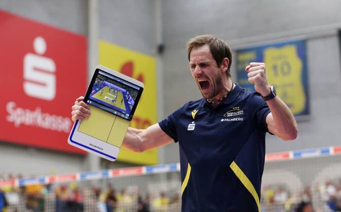 Stuttgart , Volleyball Bundesliga Frauen PlayOff Finale Spiel 5, SSC Palmberg Schwerin vs. Allianz MTV Stuttgart , Trainer Felix Koslowski (SSC Palmberg Schwerin)