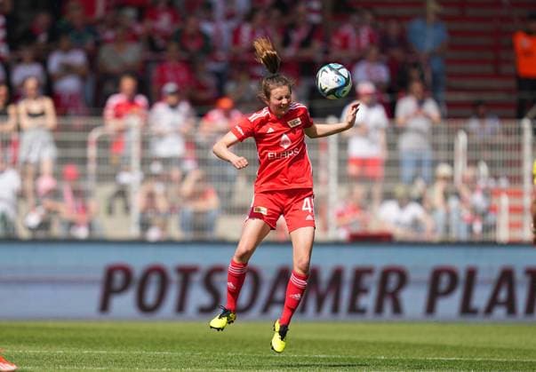 Marie Becker (Union Berlin) Köpfe, Regionalliga Nordost Frauen, Union Berlin vs Hertha Berlin, Stadion An der Alten Försterei am 28. April 2024 in Berlin, Deutschland. (Foto von Ulrik Pedersen DeFodi Images) Marie Becker (Union Berlin) heads, Regionalliga Nordost Frauen, Union Berlin vs Hertha Berlin, Stadion An der Alten Försterei on April 28, 2024 in Berlin, Germany. (Photo by Ulrik Pedersen DeFodi Images) DFB DFL REGULATIONS PROHIBIT ANY USE OF PHOTOGRAPHS AS IMAGE SEQUENCES AND OR QUASI-VIDEO. Defodi-659_132647+01000787