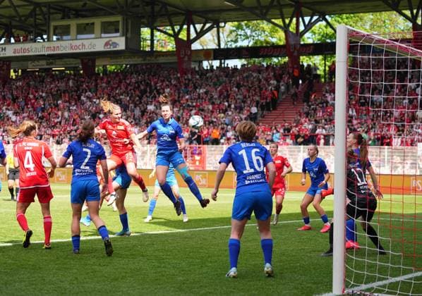 Dina Orschmann (Union Berlin) erzielt das Tor zum 5:0, Regionalliga Nordost Frauen, Union Berlin vs Hertha Berlin, Stadion An der Alten Försterei am 28. April 2024 in Berlin, Deutschland. (Foto von Ulrik Pedersen DeFodi Images) Dina Orschmann (Union Berlin) scores the teams fifth goal, Regionalliga Nordost Frauen, Union Berlin vs Hertha Berlin, Stadion An der Alten Försterei on April 28, 2024 in Berlin, Germany. (Photo by Ulrik Pedersen DeFodi Images) DFB DFL REGULATIONS PROHIBIT ANY USE OF PHOTOGRAPHS AS IMAGE SEQUENCES AND OR QUASI-VIDEO. Defodi-659_133600+01000098