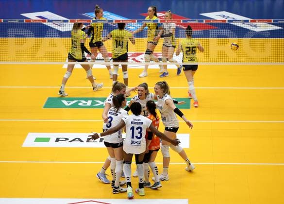 Stuttgart , Volleyball Bundesliga Frauen PlayOff Finale Spiel 5, SSC Palmberg Schwerin vs. Allianz MTV Stuttgart , Jubel Allianz MTV Stuttgart