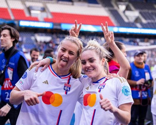 Paris, France Lindsey Horan (26 Olympique Lyonnais) and Ellie Carpenter (12 Olympique Lyonnais) celebrate their qualification to the finale during the UEFA Womens Champions League semi-final game between Paris Saint-Germain and Olympique Lyonnais at Parc des Princes in Paris, France. (Pauline FIGUET SPP) Copyright: xPaulinexFIGUETx xSPPx spp-en-PaFiSp-PF_PSGvOL812