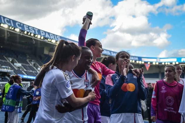 PSG vs Olympique Lyonnais Women Champions League FA Olympique Lyonnais? players celebrate their win over Paris Saint-Germain at the end of the Women s UEFA Champions League football match at the Parc des Princes stadium in Paris, on April 28, 2024. Photo by Firas Abdullah ABACAPRESS.COM  Copyright: xAbdullahxFiras ABACAx