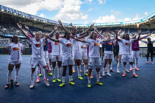 PSG vs Olympique Lyonnais Women Champions League FA Olympique Lyonnais? players celebrate their win over Paris Saint-Germain at the end of the Women s UEFA Champions League football match at the Parc des Princes stadium in Paris, on April 28, 2024. Photo by Firas Abdullah ABACAPRESS.COM  Copyright: xAbdullahxFiras ABACAx