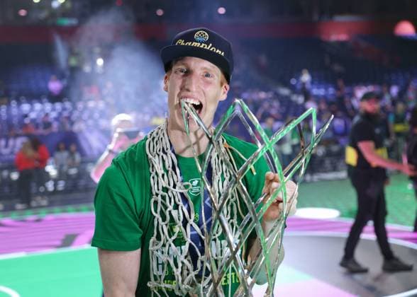 Bilder des Jahres 2024, Sport 04 April Sport Themen der Woche KW17 Sport Bilder des Tages Champions: Unicaja Malaga gewinnt vs. CB 1939 Canarias Lenovo Tenerife (Teneriffa) Alberto Díaz Basketball Champions League BCL Final Four in Belgrad - FINALE Foto: Jörn Wolter *** Champions Unicaja Malaga wins against CB 1939 Canarias Lenovo Tenerife Tenerife Alberto Díaz Basketball Champions League BCL Final Four in Belgrade FINAL Photo Jörn Wolter