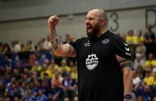 Stuttgart , Volleyball Bundesliga Frauen PlayOff Finale Spiel 5, SSC Palmberg Schwerin vs. Allianz MTV Stuttgart , Trainer Konstantin Bitter (Allianz MTV Stuttgart)