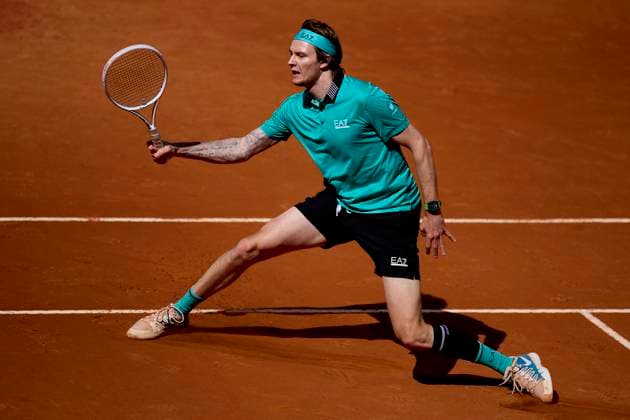 Sport Bilder des Tages Mutua Madrid Open - Day Eight Alexander Bublik of Kazakhstan returns a shot against Ben Shelton of United States during day eight of the Mutua Madrid Open 2024 at Caja Magica on April 29, 2024, in Madrid, Spain. Madrid Caja Magica Madrid Spain RL_MMO24_00716 Copyright: xRicardoxLarreinax