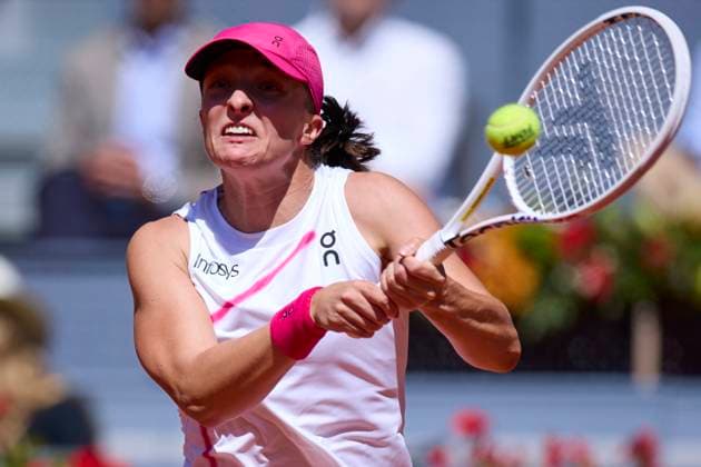 Sport Bilder des Tages Mutua Madrid Open - Day Eight Iga Swiatek of Poland returns a shot against Sara Sorribes Tormo of Spain during day eight of the Mutua Madrid Open 2024 at Caja Magica on April 29, 2024, in Madrid, Spain. Madrid Caja Magica Madrid Spain RL_MMO24_00742 Copyright: xRicardoxLarreinax