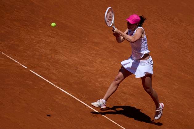 Mutua Madrid Open - Day Eight Iga Swiatek of Poland returns a shot against Sara Sorribes Tormo of Spain during day eight of the Mutua Madrid Open 2024 at Caja Magica on April 29, 2024, in Madrid, Spain. Madrid Caja Magica Madrid Spain RL_MMO24_00757 Copyright: xRicardoxLarreinax