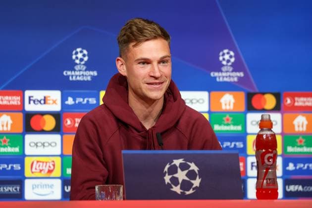 Joshua Kimmich (FC Bayern Muenchen, 06) bei der Pressekonferenz, lacht, Internationale Pressekonferenz, FC Bayern Muenchen, Fussball, UEFA Champions League, Halbfinale Hinspiel, Saison 23 24, 29.04.2024, Internationale Pressekonferenz, FC Bayern Muenchen, Fussball, UEFA Champions League, Halbfinale Hinspiel, Saison 23 24, 29.04.2024 Muenchen Copyright: xEibner-Pressefoto JennixMaulx EP_JML