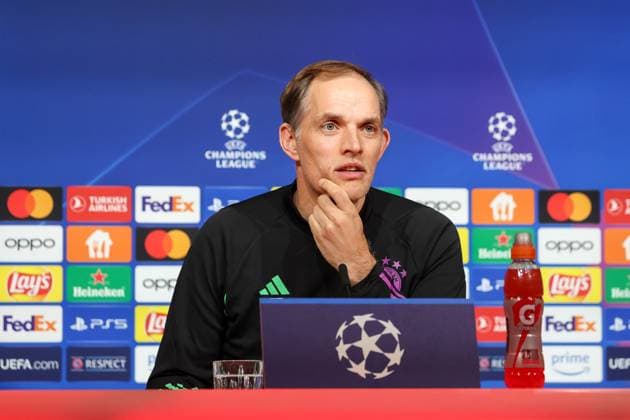 Thomas Tuchel (FC Bayern Muenchen, Cheftrainer) bei der Pressekonferenz, Hand am Kinn, ueberlegt, Internationale Pressekonferenz, FC Bayern Muenchen, Fussball, UEFA Champions League, Halbfinale Hinspiel, Saison 23 24, 29.04.2024, Internationale Pressekonferenz, FC Bayern Muenchen, Fussball, UEFA Champions League, Halbfinale Hinspiel, Saison 23 24, 29.04.2024 Muenchen Copyright: xEibner-Pressefoto JennixMaulx EP_JML