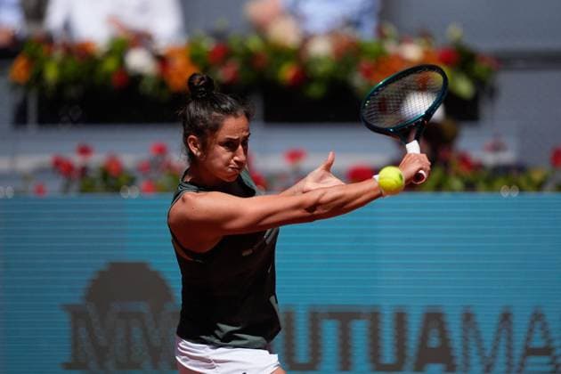 April 29, 2024, Madrid, Madrid, SPAIN: Sara Sorribes of Spain in action against Iga Swiatek of Poland during the Mutua Madrid Open 2024, ATP, Tennis Herren Masters 1000 and WTA, Tennis Damen 1000, tournament celebrated at Caja Magica on April 29, 2024 in Madrid, Spain. Madrid SPAIN - ZUMAa181 20240429_zaa_a181_067 Copyright: xOscarxJ.xBarrosox