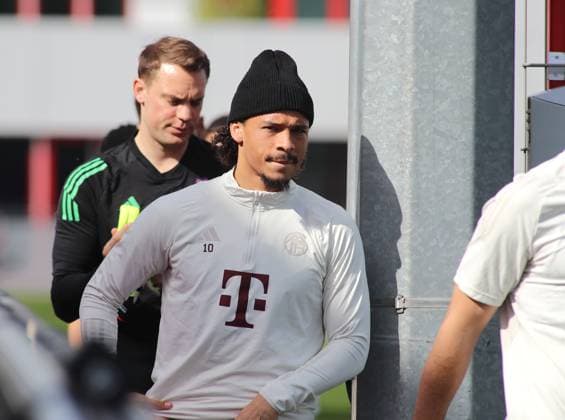 Sport Bilder des Tages München, Deutschland 29. April 2024: Fussball, Herren, Saison 2023 2024, FC Bayern München, Säbener Strasse, Trainingsgelände, Abschlusstraining, Champions League Leroy Sane (FC Bayern München) Kopf, Oberkörper, mit Mütze