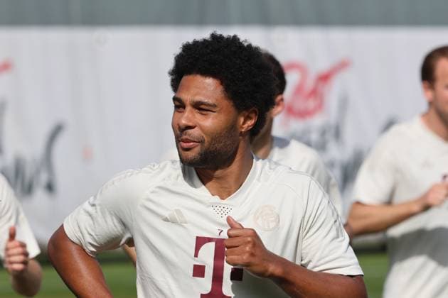 7 Serge Gnabry, Portraet, Portrait, Fussball Abschlusstraining des FC Bayern Muenchen vor dem UEFA Champions League-Spiel gegen Real Madrid CF 29.04.2024 Trainingsgelaende, Saebenerstr. FOTO: Mladen Lackovic LakoPress