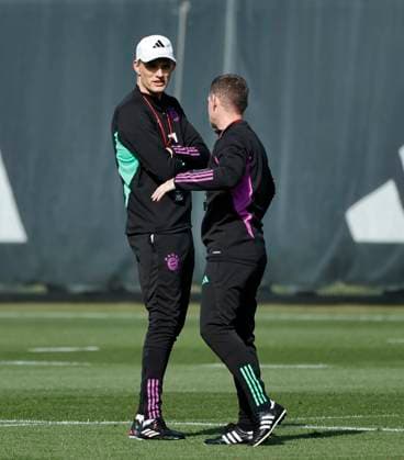 29.04.2024, FC Bayern Abschlusstraining, Saebenerstrasse Muenchen, Fussball, im Bild: Thomas Tuchel (FC Bayern Muenchen) und Anthony Barry (FC Bayern Muenchen)