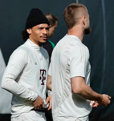 29.04.2024, FC Bayern Abschlusstraining, Saebenerstrasse Muenchen, Fussball, im Bild: Leroy Sane (FC Bayern Muenchen) und Eric Dier (FC Bayern Munechen)