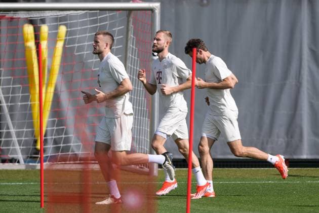 Fußball, Championsleague, 20240429, Abschlusstraining, FC Bayern München - Real Madrid. Im Bild Eric DIER (FC Bayern München, 15), . Konrad LAIMER (FC Bayern München, 27) und Thomas MÜLLER (FC Bayern München, 25). München Trainingsgelände Säbener Str. 51 Bayern Deutschland Copyright: Passion2Press MarkusxFischerx