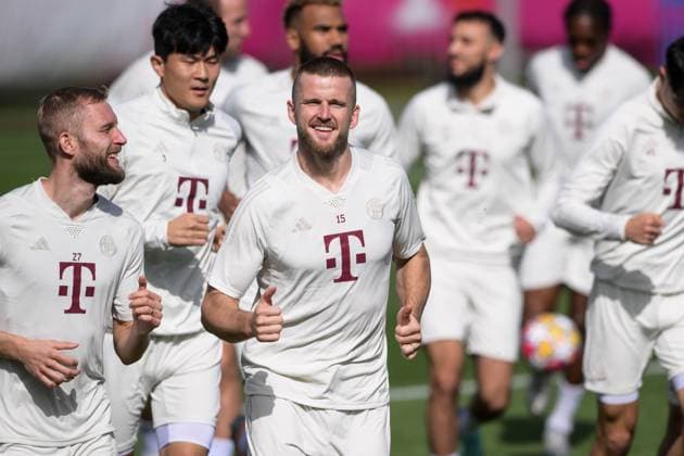 Fußball, Championsleague, 20240429, Abschlusstraining, FC Bayern München - Real Madrid. Im Bild Eric DIER (FC Bayern München, 15) hebt Daumen Gestik Mimig. München Trainingsgelände Säbener Str. 51 Bayern Deutschland Copyright: Passion2Press MarkusxFischerx