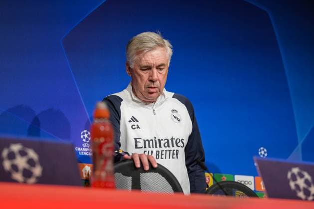 Fußball, Championsleague, 20240429, Abschlusstraining, FC Bayern München - Real Madrid. Im Bild Trainer von Real Madrid Carlo ANCELOTTI nimmt Platz. München Trainingsgelände Säbener Str. 51 Bayern Deutschland Copyright: Passion2Press MarkusxFischerx