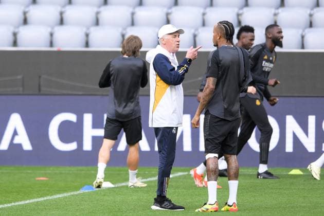 Fußball, Championsleague, 20240429, Abschlusstraining, FC Bayern München - Real Madrid. Im Bild Trainer von Real Madrid Carlo ANCELOTTI und Eder MILITAO (Real Madrid, 3). München Allianz Arena Bayern Deutschland Copyright: Passion2Press MarkusxFischerx