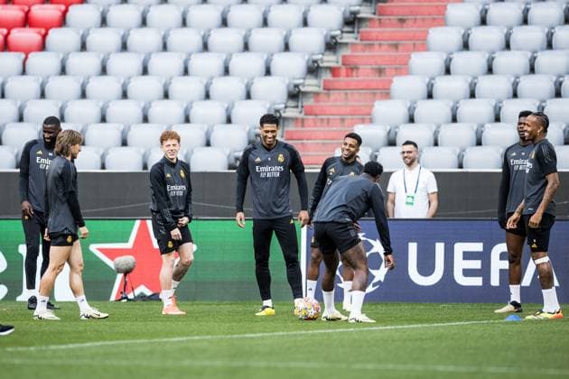 UEFA Champions League: FC Bayern München - Real Madrid; Abschlusstraining Real Madrid; 29.04.2024 Jude Bellingham (Real Madrid, 5) lachend im Warm Up UEFA Champions League: FC Bayern München - Real Madrid; Abschlusstraining Real Madrid, München, Allianz Arena Copyright: xBEAUTIFULxSPORTS Wunderlx