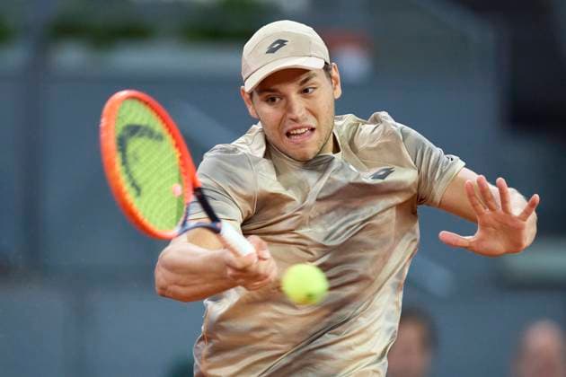 Mutua Madrid Open - Day Eight Pavel Kotov returns a shot against Jannik Sinner of Italy during day eight of the Mutua Madrid Open 2024 at Caja Magica on April 29, 2024, in Madrid, Spain. Madrid Caja Magica Madrid Spain RL_MMO24_00981 Copyright: xRicardoxLarreinax