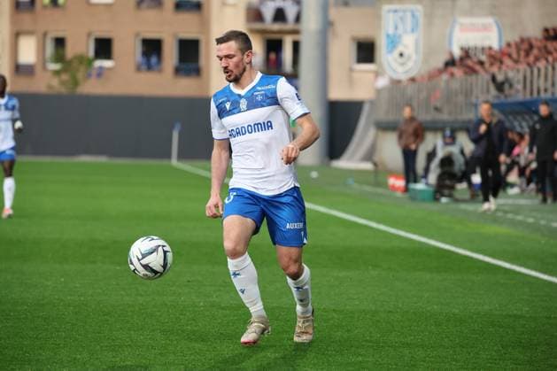 GaÃ«tan PERRIN (AJ Auxerre) lors du match USL Dunkerque vs AJ Auxerre, Ligue 2, stade Marcel Tribut, le 29 avril 2024 FOOTBALL : Dunkerque vs Auxerre - Ligue 2 29 04 2024 LaurentSanson Panoramic 