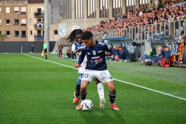 YASSINE (USLD Dunkerque) et Gideon MENSAH (AJ Auxerre) lors du match USL Dunkerque vs AJ Auxerre, Ligue 2, stade Marcel Tribut, le 29 avril 2024 FOOTBALL : Dunkerque vs Auxerre - Ligue 2 29 04 2024 LaurentSanson Panoramic 