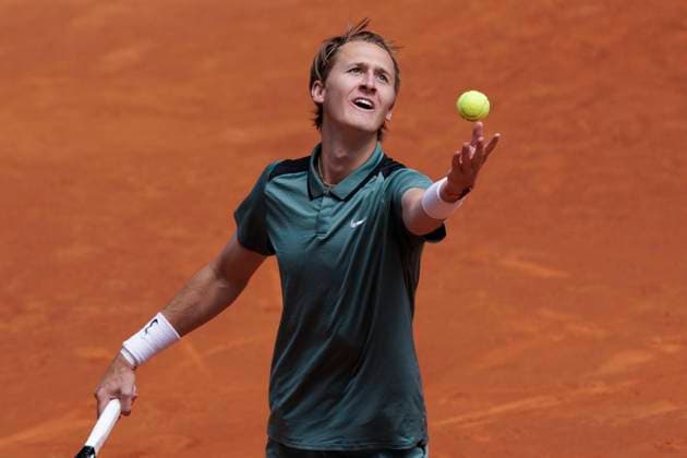 Mutua Madrid Open - Daniil Medvedev vs Sebastian Korda MADRID, SPAIN - APRIL 29:Sebastian Kordareturns a shot against Daniil Medvedev during their match on Day 8 of the Mutua Madrid Open at Caja Magica Stadium in Madrid. (Photo by Guillermo Martinez) Madrid Caja Magica Spain Copyright: xGuillermoxMartinezx