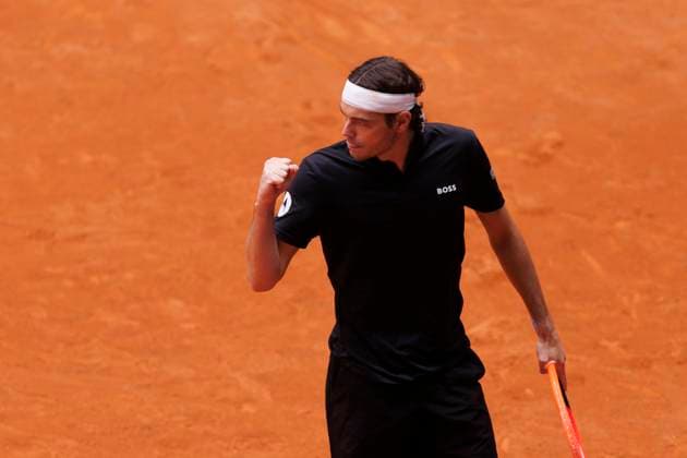 Mutua Madrid Open - Taylor Fritz vs Hubert Hurkacz MADRID, SPAIN - APRIL 30 :Taylor Fritz celebrates against Hubert Hurkacz during their match on Day 9 of the Mutua Madrid Open at Caja Magica Stadium in Madrid. (Photo by Guillermo Martinez) Madrid Caja Magica Spain Copyright: xGuillermoxMartinezx